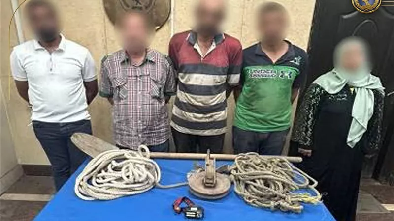القبض على سيدة و4 أشخاص أثناء التنقيب عن الآثار داخل ورشة بالجمالية