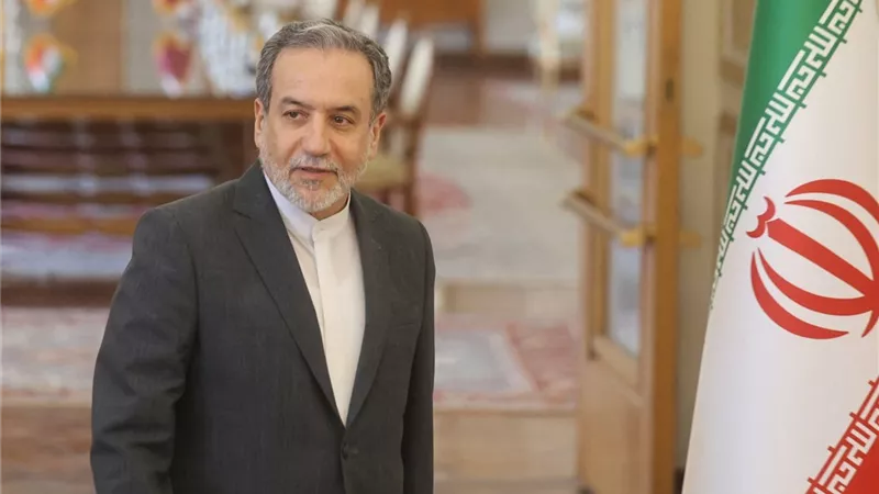 وزير الخارجية الإيراني: إسرائيل هي من طلبت وقف إطلاق النار