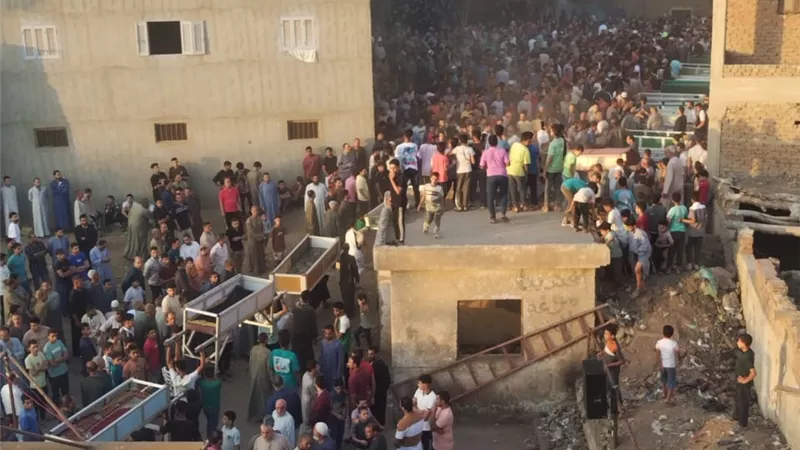  18 جثمان في جنازة واحدة .. وداع مهيب لـ زهرة بنات المنوفية ضحايا حادث الطريق الإقليمي