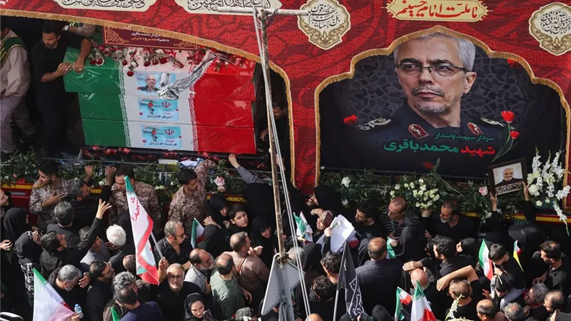 إيران تشيع جثامين قادة عسكريين وعلماء نوويين اغتالتهم إسرائيل