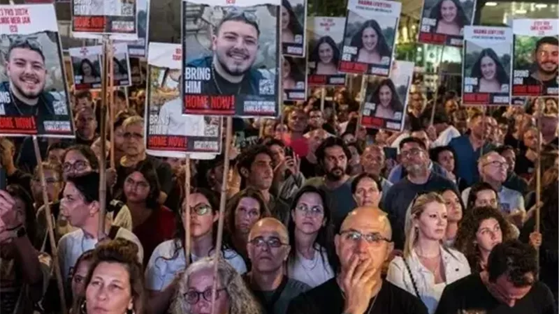 عائلات المحتجزين الإسرائيليين: صفقة التبادل جاهزة ونتنياهو يعرقل إنهاء الحرب