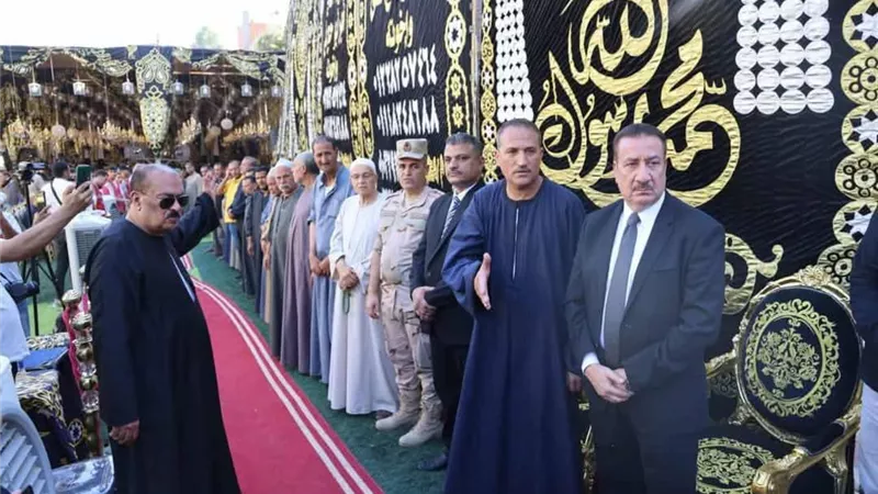 محافظ المنوفية يشارك في عزاء أسر ضحايا مأساة الطريق الإقليمي