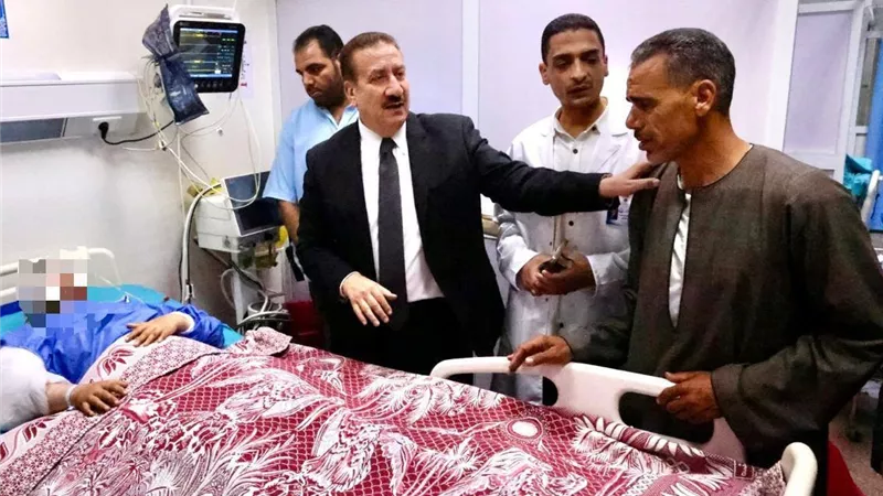 محافظ المنوفية يزور مصابي حادث الإقليمي بمستشفى الجراحات بشبين الكوم