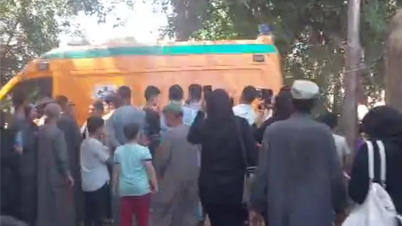 بعد تدهور حالتها..  نقل حبيبة الناجية من حادث الطريق الإقليمي بالمنوفية للمستشفى (صور)