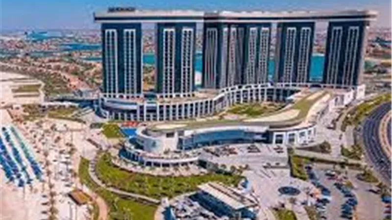كامل العدد في العلمين الجديدة.. مدينة عالمية تنعش السياحة المصرية