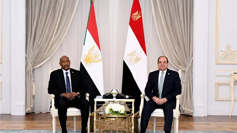 الرئيس السيسي يستقبل رئيس مجلس السيادة السوداني