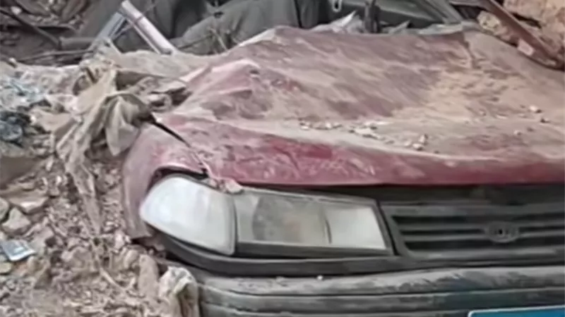 مفاجأة في انهيار عقار كفر الشيخ : الضحية كان داخل سيارته أسفل المبنى