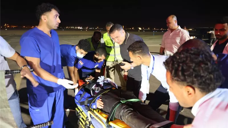 محافظ البحر الأحمر ينتقل إلى منطقة جبل الزيت لمتابعة حادث غرق حفار بترول