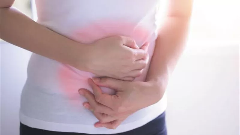 ودع الانتفاخ والثقل.. مشروبات طبيعية تساعد على تحسين الهضم وتمنع الإمساك 