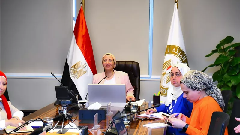 مصر تؤكد التزامها بمعاهدة الحد من التلوث البلاستيكي في مشاورات مع النرويج