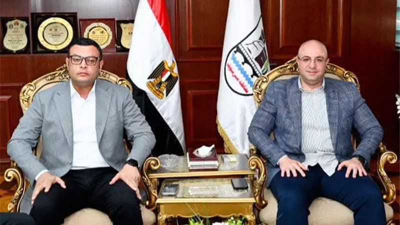 وزير الإسكان يتفقد مشروعات 