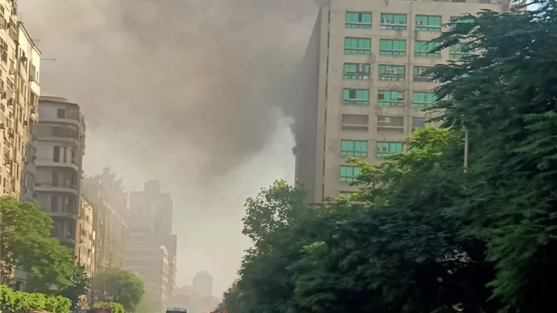 محافظ القاهرة يشكل لجنة هندسية لفحص آثار حريق سنترال رمسيس