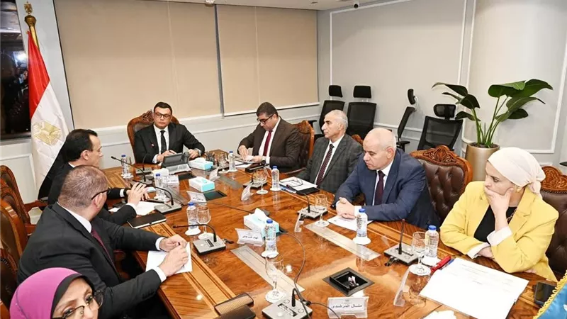وزير الإسكان يتابع مستجدات 