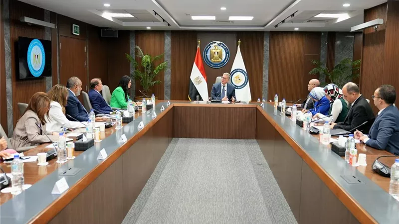 وزير البترول: مشروعات مسح جوي لتحديد الإمكانات التعدينية في مصر