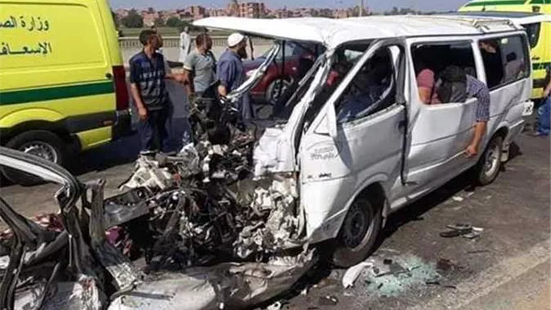 إصابة 5 في تصادم أتوبيس وميكروباص بطريق القاهرة–الإسكندرية الصحراوي
