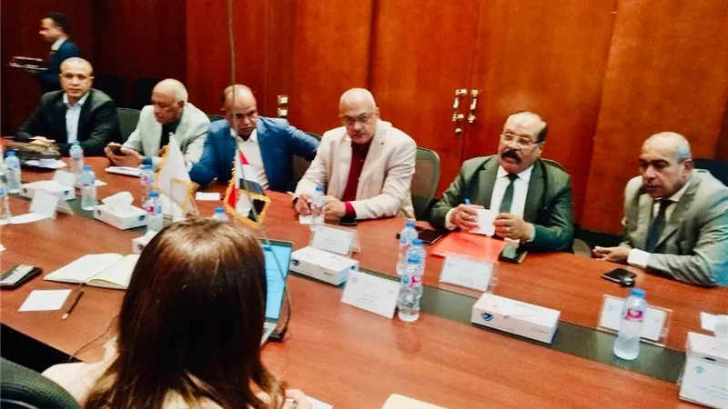 سيارات متنقلة بالمحافظات الحدودية لتوعية المواطنين بالتسجيل في منظومة التأمين الصحي الشامل