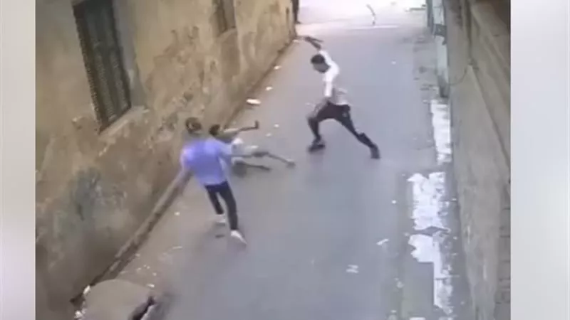 الداخلية تفحص فيديو اعتداء بالسكاكين في الهرم وتكثف جهودها لضبط الجناة
