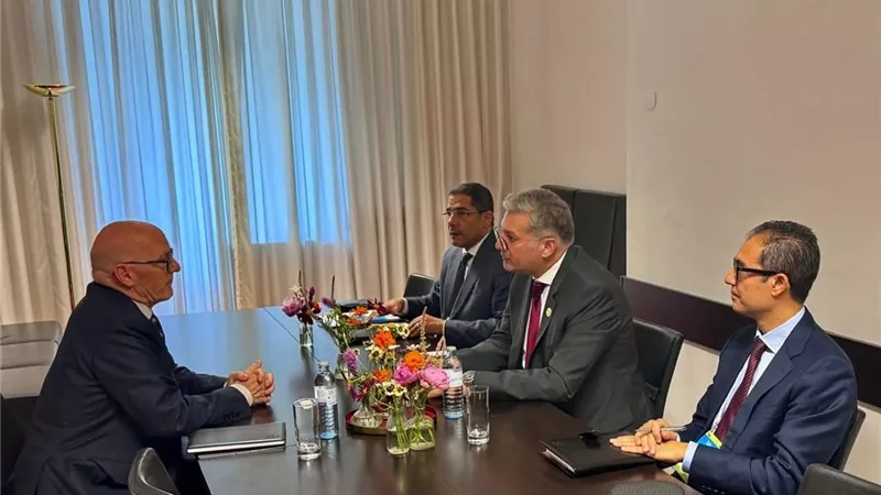 وزير البترول يبحث مع مسؤول كندي فرص الاستثمار المشترك في الطاقة و التعدين