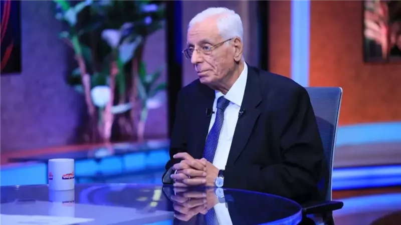 حسام موافي يحذر من إدمان الهاتف وتداعياته على الدين والعقل والمجتمع