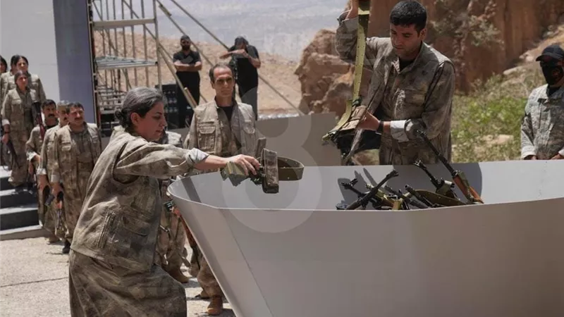قادة كردستان يثنون على خطوة حزب العمال الكردستاني بإلقاء سلاحه