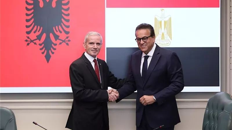 مصر وألبانيا تبحثان تعزيز التعاون في التصنيع الدوائي والتدريب الطبي