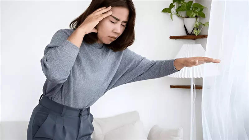 أسباب الشعور بدوخة عند الوقوف بسرعة..ونصائح للتعامل معها