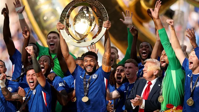 تشيلسي يُتوج بلقب كأس العالم للأندية 2025  بعد اكتساح باريس