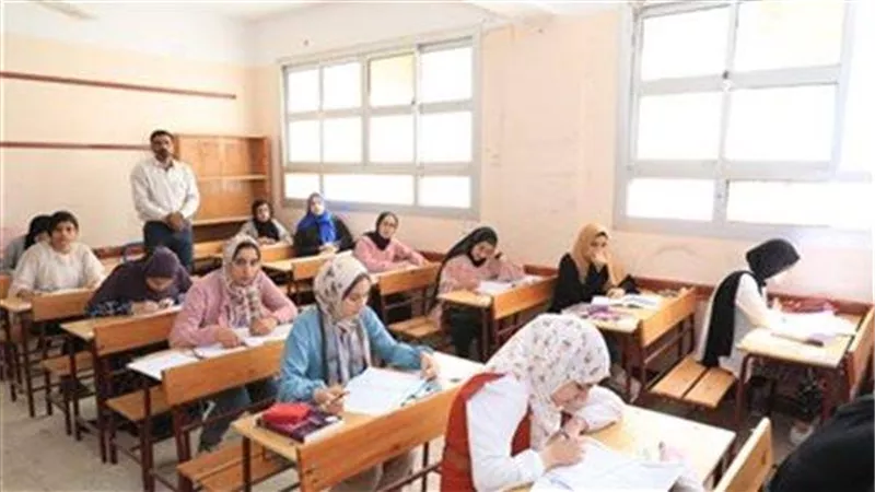 ارتياح بين طلاب الإسكندرية بعد أداء امتحان الرياضيات البحتة