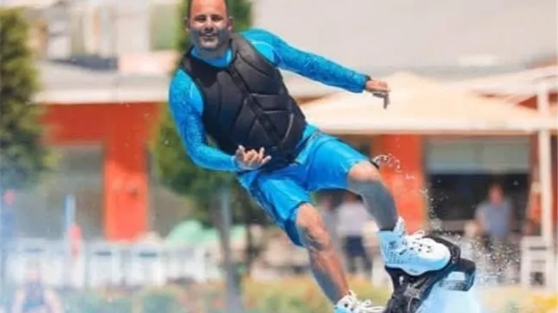 القصة الكاملة لـ وفاة محمود عبد الغني لاعب «فلاي بورد»  خلال عرض استعراضي في الغردقة