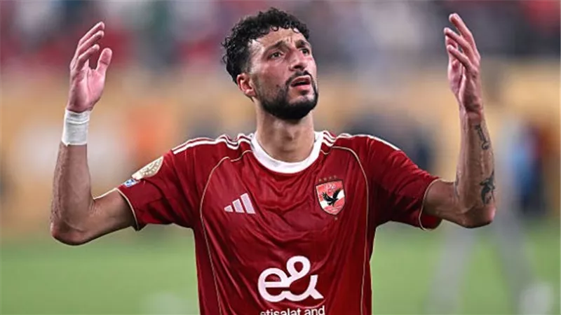 رد مفاجئ من الأهلي بشأن ضم وسام أبو علي 