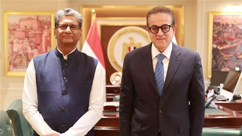 وزير الصحة يبحث مع السفير الهندي سبل تعزيز التعاون والاستثمارات الدوائية