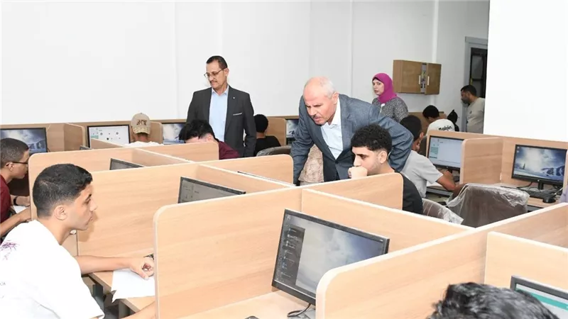 87 طالبًا يؤدون اختبارات «منحة علماء المستقبل» بجامعة قناة السويس.. صور