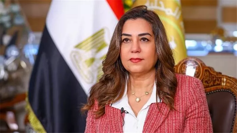وزيرة التنمية المحلية توجه بالتحرك قانونيًا ضد عائمة سياحية لوثت مياه النيل بأسوان