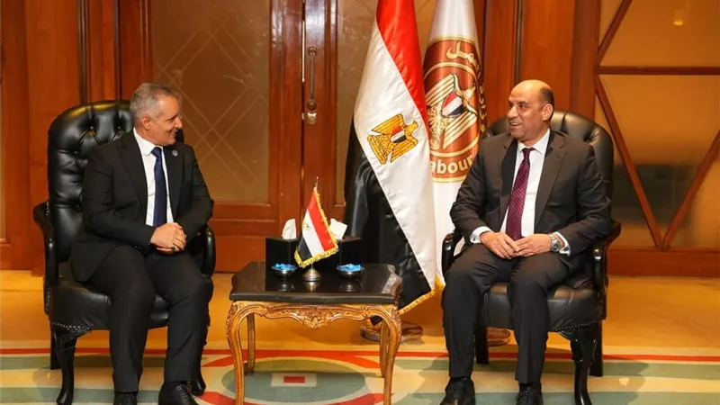 وزير العمل يبحث مع نظيره اليمني تعزيز فرص التشغيل للشباب