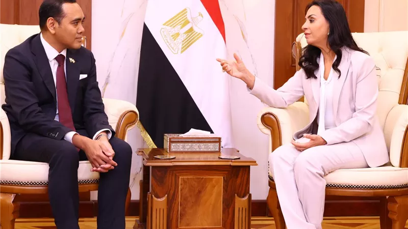 مايا مرسي تستقبل وزير الدولة السنغافوري للشئون الخارجية والداخلية