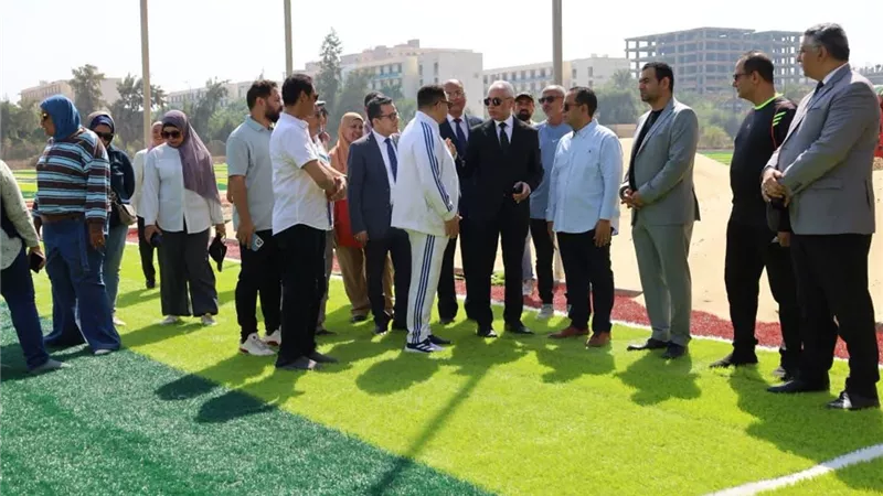 رئيس جامعة المنيا يتابع التجهيزات النهائية لافتتاح المدينة الرياضية بجامعة المنيا
