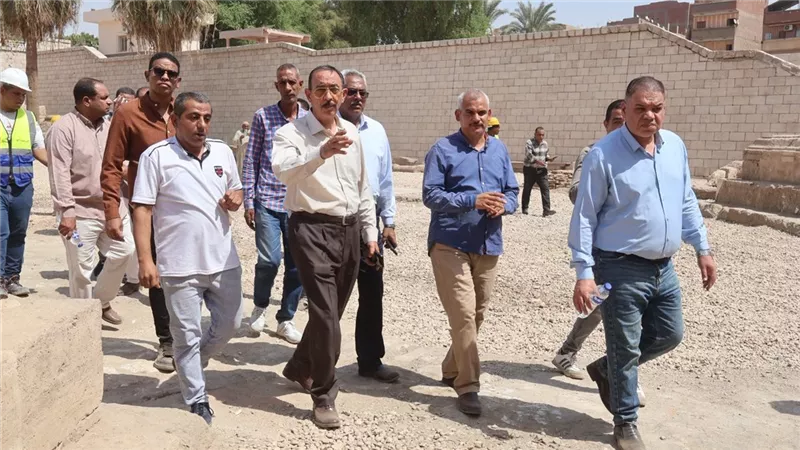 محافظ سوهاج يتفقد المنطقة الأثرية والمصانع الإنتاجية بمدينة أخميم