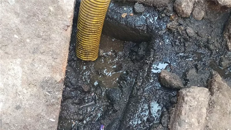 محافظ سوهاج يوجه بكسح مياه الصرف بمنطقة 