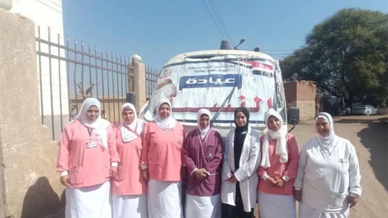 2930 خدمة طبية مجانية لأهالي البلهاسي ضمن قوافل «صحة بني سويف»