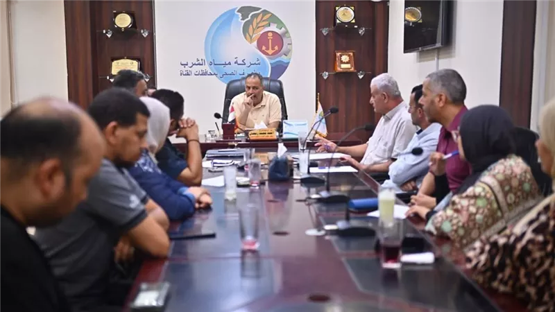 رئيس «مياه القناة» يترأس اجتماعًا لمتابعة أداء القطاعين المالي والتجاري وحماية موارد الشركة