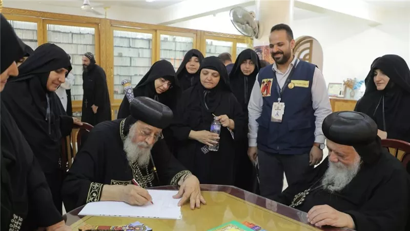 المحبة لا تسقط أبدًا.. رسالة مؤثرة بخط يد البابا تواضروس خلال زيارته للمنيا
