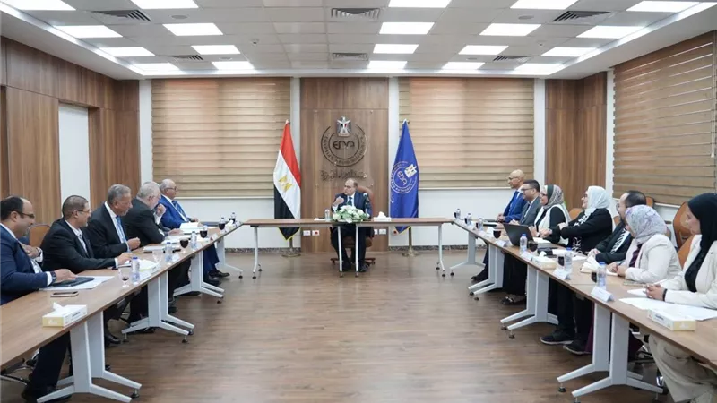 رئيس هيئة الدواء يبحث مع ممثلي غرفة صناعة الدواء تعزيز الشراكة ودعم تنافسية الصناعة الوطنية