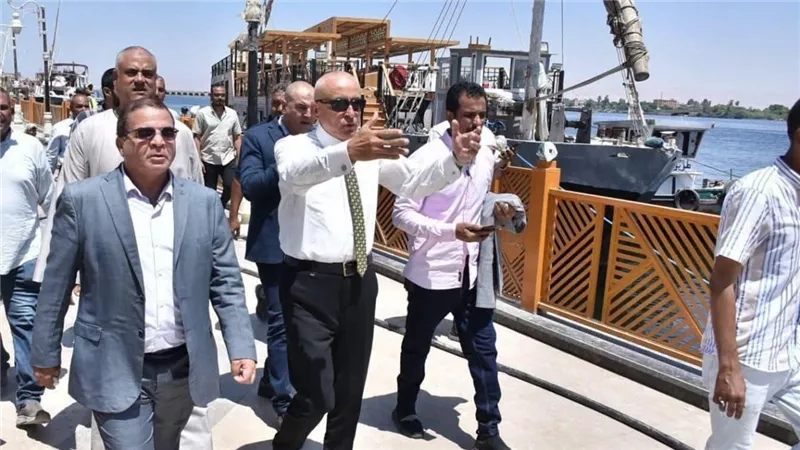 تطوير الكورنيش بإسنا وإصلاح مدخل المدينة و26 موقعا لمحطات رفع الصرف الصحي
