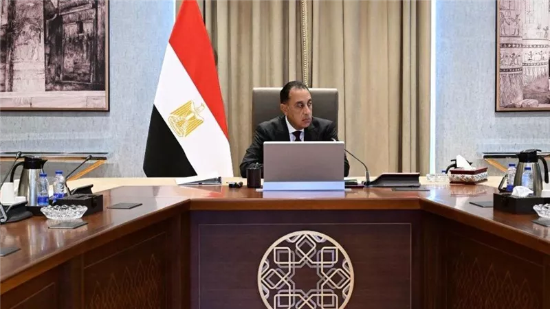 رئيس الوزراء يتابع ملفات عمل المركز الوطني لتخطيط استخدامات أراضي الدولة