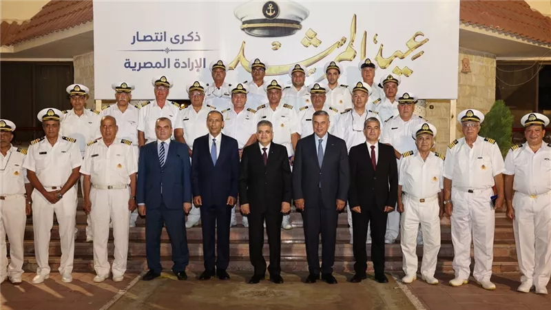 الفريق أسامة ربيع يكرم المرشدين من أصحاب الكفاءات والعطاء المتميز.. صور
