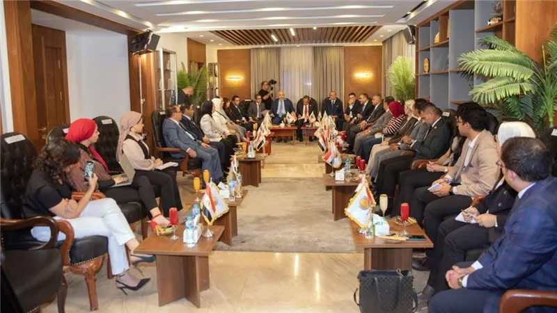 قيادات الأحزاب والبرلمان على طاولة «الشعب الجمهوري».. كيف تتحول المحليات إلى محرك للتنمية؟