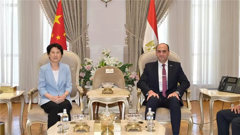 شراكة رقابية بين القاهرة وبكين.. رئيس الرقابة الإدارية يستقبل وفدًا صينيًا رفيع المستوى