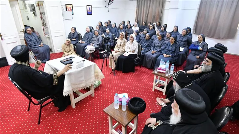 في اليوبيل الذهبي لإيبارشية ملوي.. البابا تواضروس يدشن الكاتدرائية ويلتقي فتيات التكريس