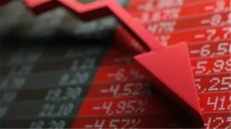 الدولار يصعد والأسهم تتراجع.. قرار الفيدرالي يربك الأسواق الأمريكية 