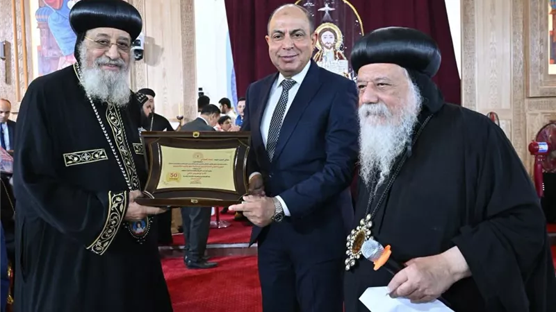 بحضور البابا تواضروس.. محافظ المنيا يشارك احتفالية اليوبيل الذهبي لمطرانية ملوي